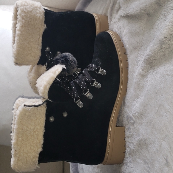 G.H. Bass Abigail Black Gently Worn - Picture 3 of 5